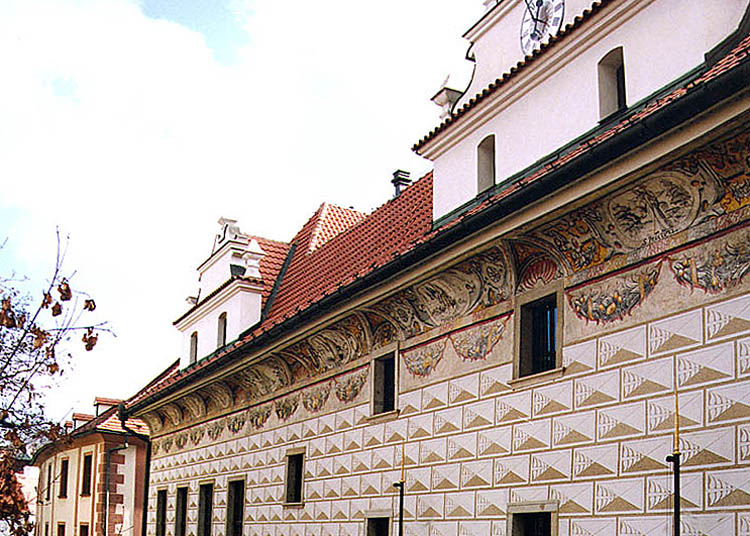 Horní 154, luneta on main facade