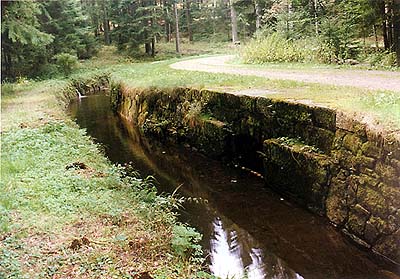 Schwarzenberský plavební kanál, kamenná stěna 