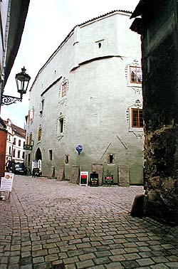 Dlouhá no. 32, Vlašský dvůr, overview from Dlouhá Street 