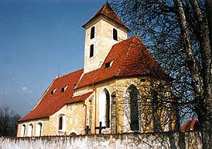Černice, Kirche mit dem Ursprung im 13. Jahrhundert Černice, Kirche mit dem Ursprung im 13. Jahrhundert
