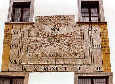 Horní no. 154, Hotel Růže, sundial on southern facade of building, foto: V. Šimeček 