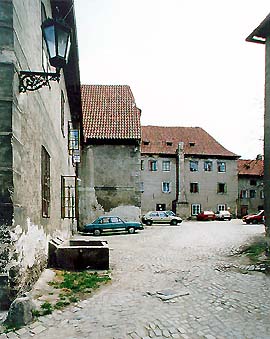Latrán no. 50, Clarissian convent, fountain in the foreground 
