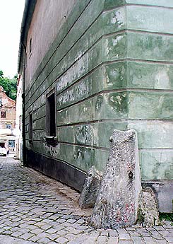 Soukenická č. p. 39, nárožní kameny 
