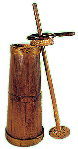 Butterfass aus der 2. Hälfte des 19. Jahrhunderts, Sammlungsfonds des Bezirksheimatmuseums in Český Krumlov Butterfass aus der 2. Hälfte des 19. Jahrhunderts, Sammlungsfonds des Bezirksheimatmuseums in Český Krumlov