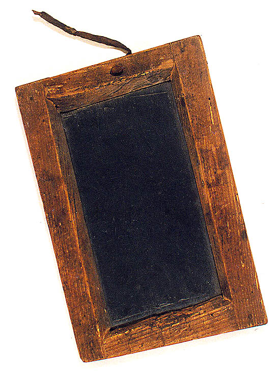Schreibtäfelchen aus Schiefer, ein historisches Lehrmittel, Sammlungsfonds des Bezirksheimatmuseums in Český Krumlov