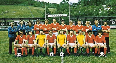 Bývalí hráči II. ligy (1981-82), foto u příležitosti šedesáti let českokrumlovské kopané Bývalí hráči II. ligy (1981-82), foto u příležitosti šedesáti let českokrumlovské kopané