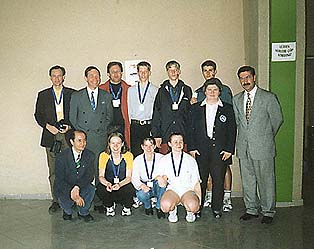 Stříbrní z ME juniorů Istambul 97, bří. Turkové, F. Brožová, H. Milisová, 2. vlevo nahoře prezident EBU T. Berg Stříbrní z ME juniorů Istambul 97, bří. Turkové, F. Brožová, H. Milisová, 2. vlevo nahoře prezident EBU T. Berg