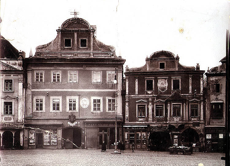 Náměstí Svornosti Nr. 13 und Nr. 14, ein historisches Foto