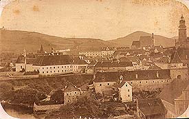 Ansicht  von Český Krumlov von Vyšehrad, ein historisches Foto 