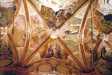 Kloster Zlatá Koruna, Detail  der Malerausschmückung des Gewölbes im Kreuzgang 