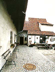 Latrán Nr. 99, 100, 100, Věžní (Turmgasse), Gesamtansicht Latrán Nr. 99, 100, 100, Věžní (Turmgasse), Gesamtansicht