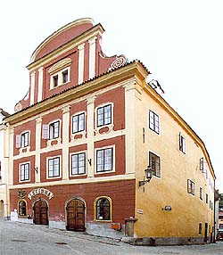 Panská Nr. 16 - Eckansicht - Stirnseite in den Stadtplatz und in die Panská-Gasse (Herrengasse) 