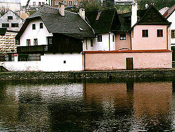Rybářská č.p. 2, sedlová šindelová střecha 