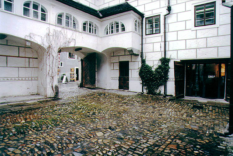 Široká no's.  70 and 71, Egon Schiele Art Centrum, courtyard