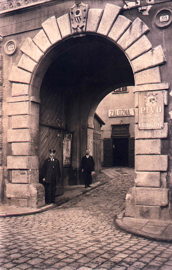 Horní č. p. 154, hotel Růže, vstup, historické foto