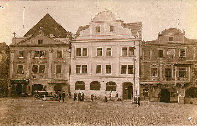 Náměstí Svornosti Nr.  12, 13 und 14, ein historisches Foto