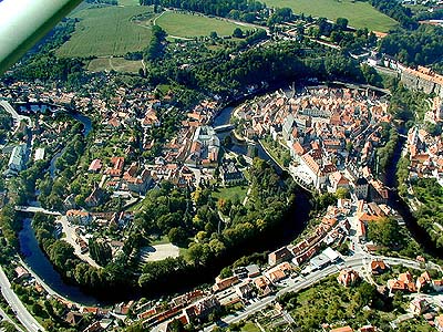 Stadt Český Krumlov, Krümmungen der Vltava, Luftaufnahme, Foto: Lubor Mrázek 