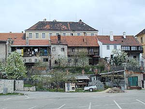 Latrán Nr. 84, Gesamtansicht, Foto: Lubor Mrázek Latrán Nr. 84, Gesamtansicht, Foto: Lubor Mrázek