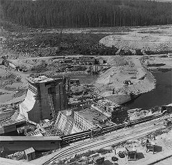 Hydro plant Lipno, dam Lipno I., 2. building tank - concreting of gravitational blocks and preparation of subsoil, April 1956, historical photo 