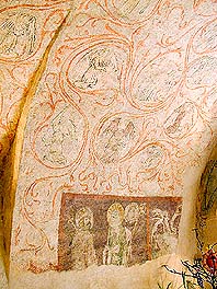 Latrán No. 15, ground floor, Gothic murals with figures of saints, Master of the Zátoň Altar, early 15th century, foto: Lubor Mrázek 