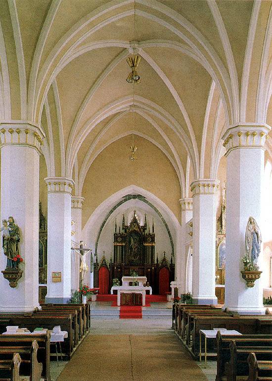 Kostel sv. Michaela Archanděla ve Křemži, interier s hlavním oltářem