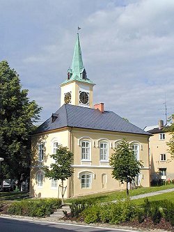 Altes historisches Rathaus in der Mitte des Stadtplatzes in Vyšší Brod, Foto: Lubor Mrázek 