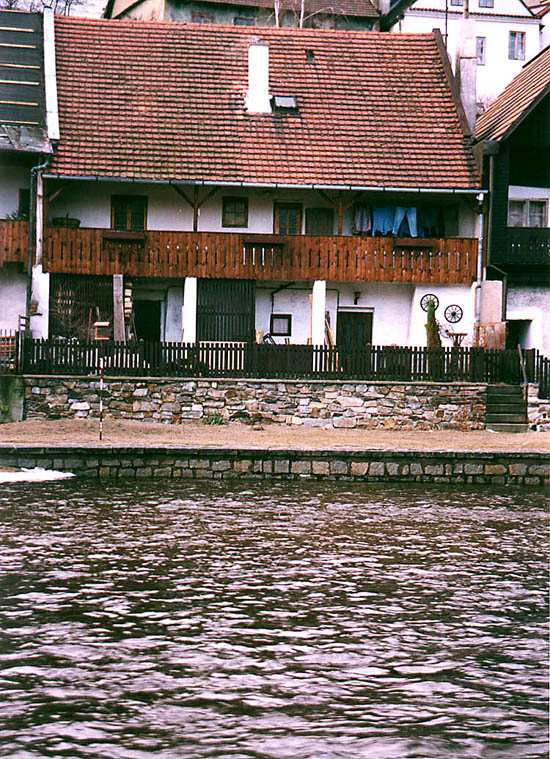 Parkán č. p. 115, pohled od řeky Vltavy