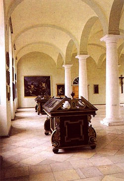 Bývalé muzeum Kláštera Vyšší Brod, zdroj: Cisterciácké opatství Vyšší Brod, Milan Hlinomaz, Ivan Ulrich, ISBN - 80 - 85627 - 39 - 6 