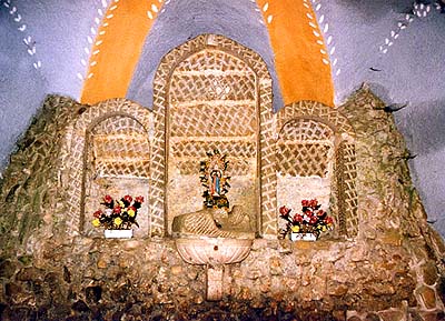 Wallfahrtskirche Svatý Kámen, Ansicht des Interieurs der Kapelle mit der wunderwirkenden Quelle Wallfahrtskirche Svatý Kámen, Ansicht des Interieurs der Kapelle mit der wunderwirkenden Quelle