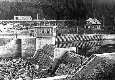 Bau des Elektrizitätswerks in Vyšší Brod, ein historisches Foto 
